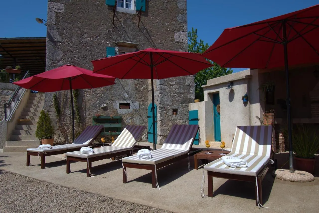 Villa Ca'Pietra, Rustic Stone House 말린스카