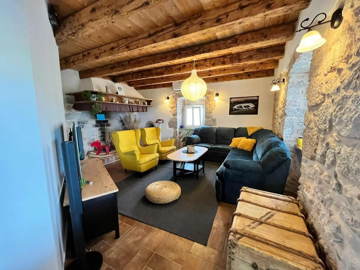 Villa Ca'Pietra, Rustic Stone House 말린스카